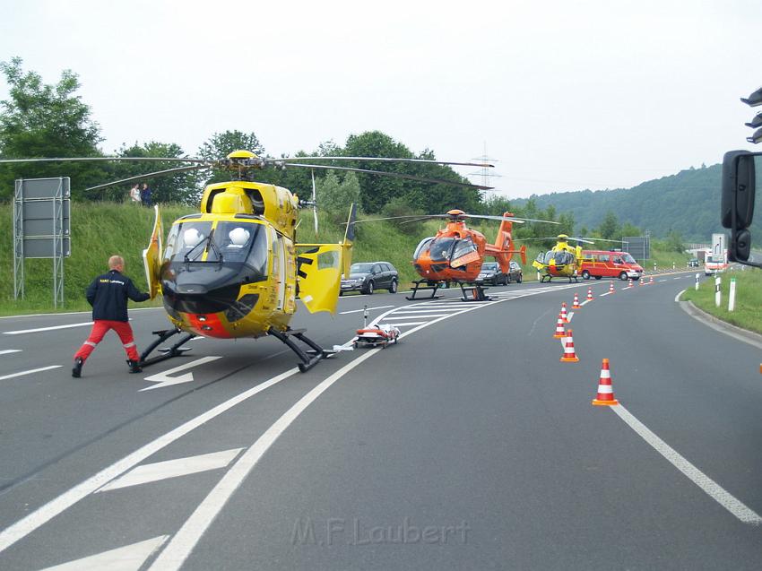 Schwerer Unfall mit Reisebus Lohmar Donrather Dreieck P113.JPG